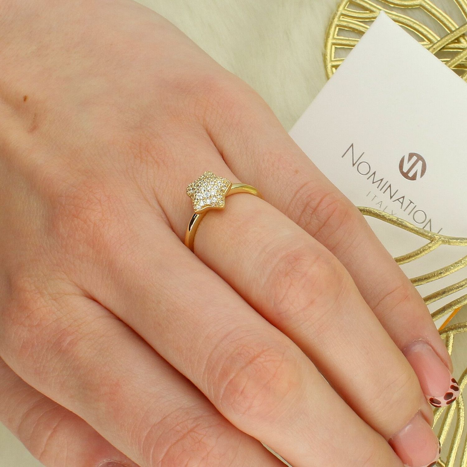 Pierścień LifePoetry z gwiazdą wypukłą i cyrkoniami sześciennymi (1).jpg